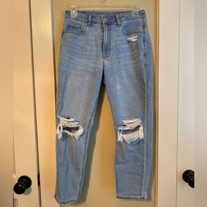 AMERICAN EAGLE MOM JEANS